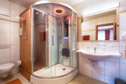Душ кабинасы бар ванна бөлмесінің дизайны жаңа