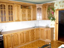 Емен ағашының ас үйінің фотосуреті