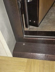 Kvartiraning eshik ostonasining fotosurati