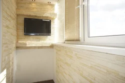 Loggia laminat fotoşəkili ilə tamamlandı