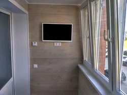 Loggia laminat fotoşəkili ilə tamamlandı