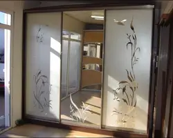 Малюнак на люстэрку шафы ў спальню фота