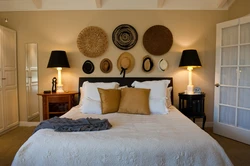 Bedroom design with wall decor
