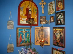 Икона над дверью в квартиру фото