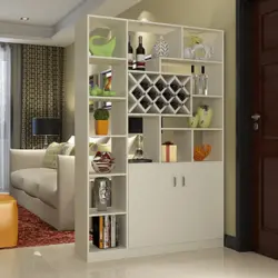 Mətbəx oturma otağının daxili hissəsindəki rəflər