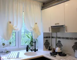 Пардаҳо барои танӯраи ошхона аз тарафи тиреза акс