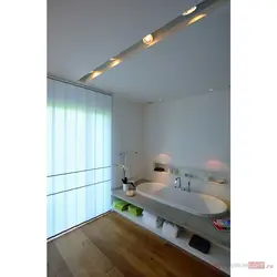 Yotoqxonaning ichki qismidagi yuqori lampalar