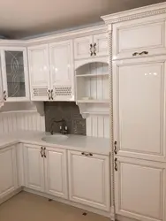 Угловые белые классические кухни фото