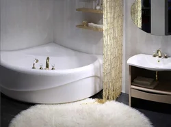 Bath design with triangular bathtub