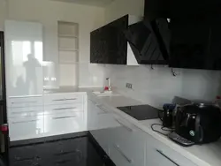 White kitchen design black bottom