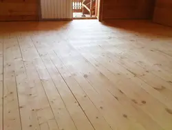 Kvartira fotosuratidagi yog'och pollar
