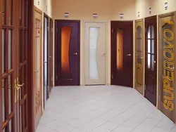 Розныя дзверы ў кватэры фота