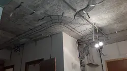 Shift bo'ylab kvartirada elektr simlarining fotosurati