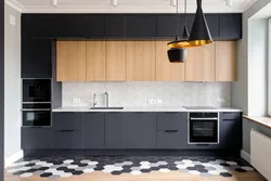 Müasir boz mətbəx və backsplash fotoşəkili