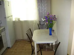 Yemək masası ilə Xruşşov fotoşəkilində mətbəx
