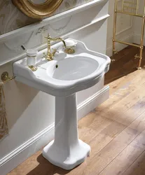 Interyerdə Postament Üzərində Hamam