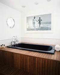 Interyerdə postament üzərində hamam