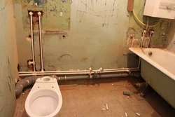 Photos of pipes in the bathroom