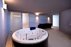 Round bathroom design photo