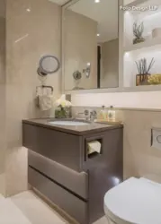 Bitta devordagi vanna va lavabo fotosurati