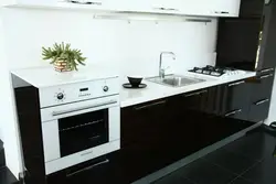 Дизайн кухни с духовым шкафом и варочной панелью
