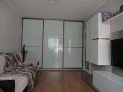 Xruşşovdakı yataq otağında qarderobun fotoşəkili