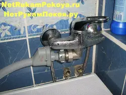 Hammom fotosuratida kir yuvish mashinasini suv ta'minotiga qanday ulash mumkin