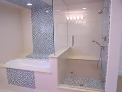 Ваннадағы фотодағы душ пен ванна