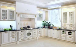Дызайн кутняй кухні з вітрынамі