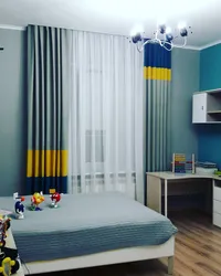 O'g'il bolalar yotoqxonasi uchun deraza dizayni