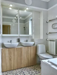 Bathtub with two sinks interior