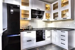 Дизайн черной угловой кухни