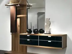 Ichki qismdagi koridordagi kabinet