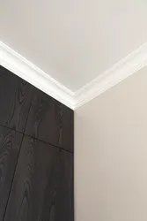 Plinths for the ceiling in the bedroom photo