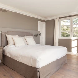 Plinths for the ceiling in the bedroom photo