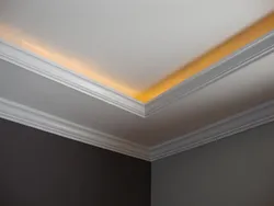 Plinths for the ceiling in the bedroom photo