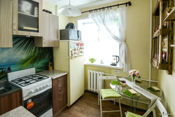 Дызайн батарэі ў кухні хрушчоўкі