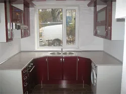 Угловые кухни фото левый угол с окном