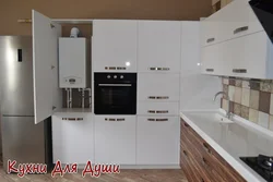 Дизайн кухни с напольным котлом в углу
