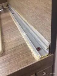 How to attach a plinth to a countertop and apron in the kitchen photo