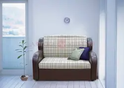Interyerdə yataq yeri fotoşəkili olan divan