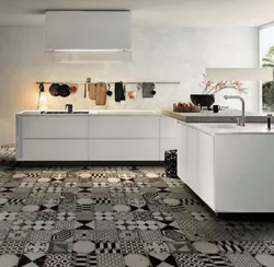 Керамогранит в дизайне белой кухни
