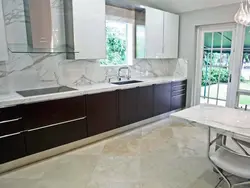 Porcelain tiles in white kitchen design