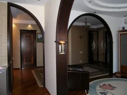 Photo of plasterboard arches between the kitchen and hallway