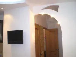 Ас Үй Мен Дәліз Арасындағы Гипсокартон Аркаларының Фотосы