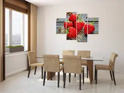 Панел дар акси ошхона дар болои мизи ошхона