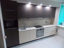 Qələm qutusu ilə düz mətbəx dizaynı