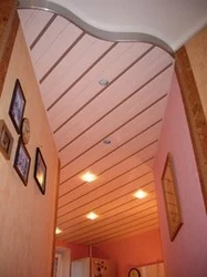 Koridorda çınqıllı tavanların fotoşəkili
