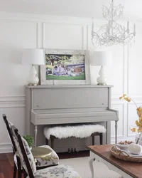Qonaq otağında piano şəkli