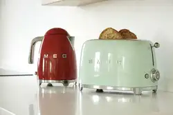Чайник в интерьере кухни